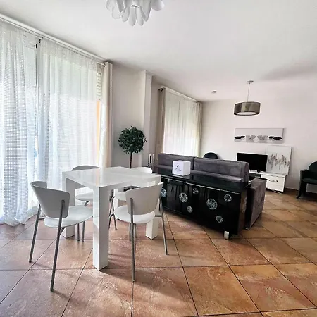 Direct Monaco 2 Pieces Devant Piscine Apartman *