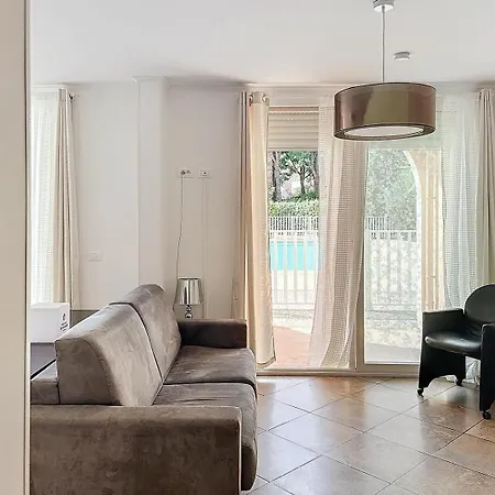 Direct Monaco 2 Pieces Devant Piscine Apartman *